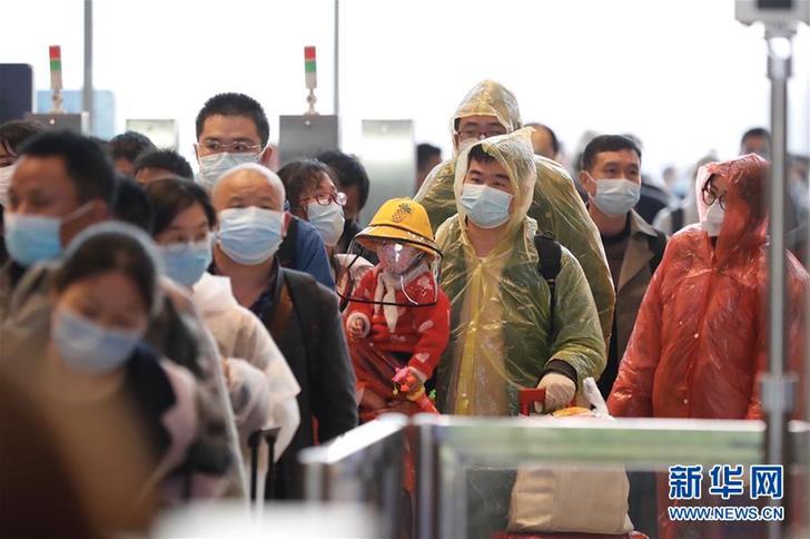 （聚焦疫情防控）（4）武漢開出“解封”后開往湖北省外的首趟始發(fā)列車