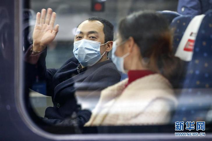武漢開出“解封”后開往湖北省外的首趟始發(fā)列車