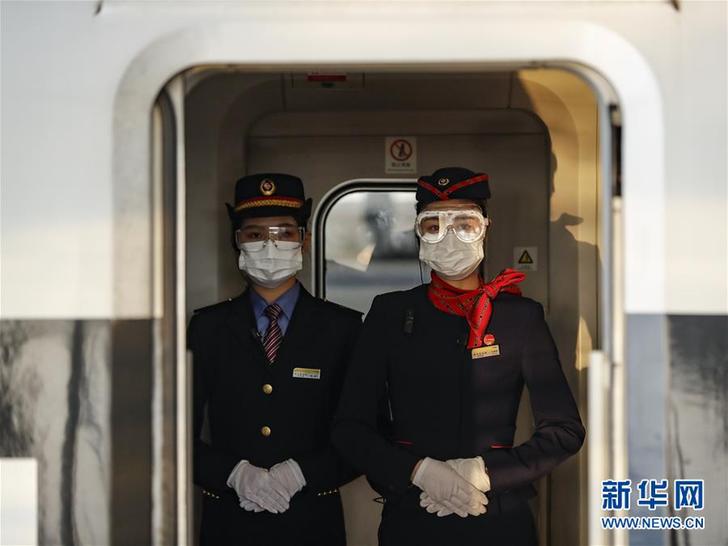 武漢開出“解封”后開往湖北省外的首趟始發(fā)列車