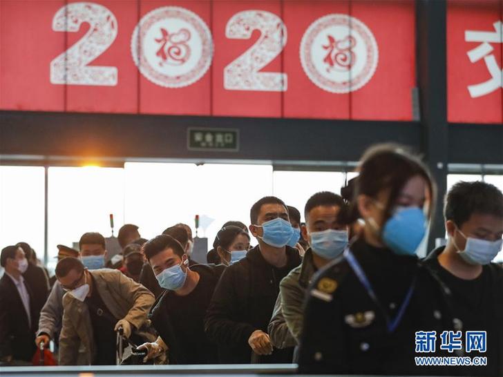 武漢開出“解封”后開往湖北省外的首趟始發(fā)列車