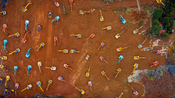 《百名攝影師聚焦COVID-19》畫冊(cè)在京出版 生動(dòng)講述中國(guó)抗擊疫情故事