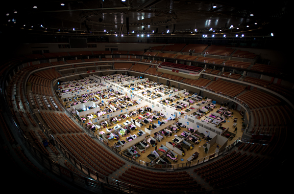 《百名攝影師聚焦COVID-19》畫冊(cè)在京出版 生動(dòng)講述中國(guó)抗擊疫情故事