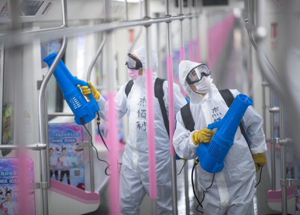 《百名攝影師聚焦COVID-19》畫冊(cè)在京出版 生動(dòng)講述中國(guó)抗擊疫情故事