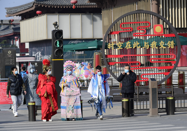 《百名攝影師聚焦COVID-19》畫冊(cè)在京出版 生動(dòng)講述中國(guó)抗擊疫情故事