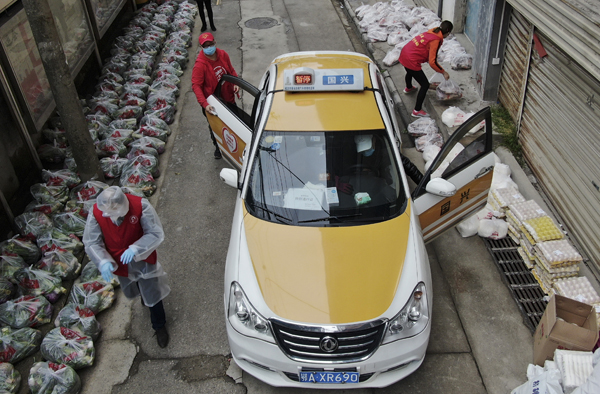 《百名攝影師聚焦COVID-19》畫冊(cè)在京出版 生動(dòng)講述中國(guó)抗擊疫情故事