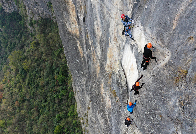 “漫步”云端，踩出脫貧致富路