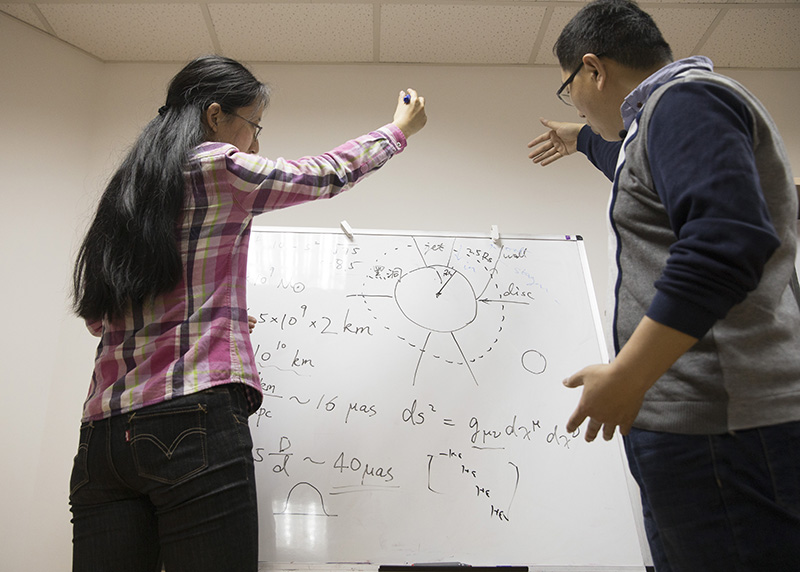 BLACK HOLE-FIRST IMAGE 人類首次“看見”黑洞