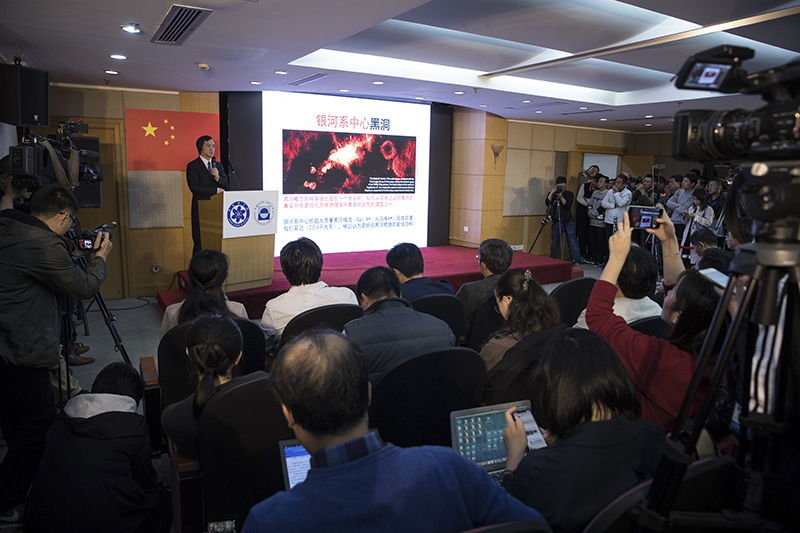 BLACK HOLE-FIRST IMAGE 人類首次“看見”黑洞