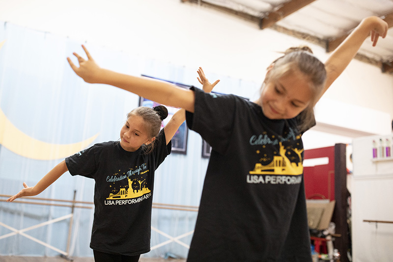 愛唱京劇的美國“吉祥”姐妹花