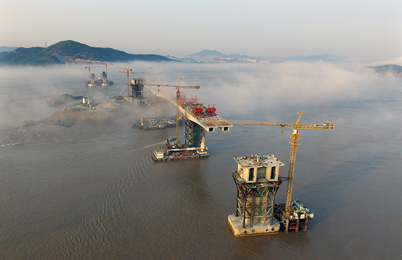 一橋飛架南北 天塹變通途