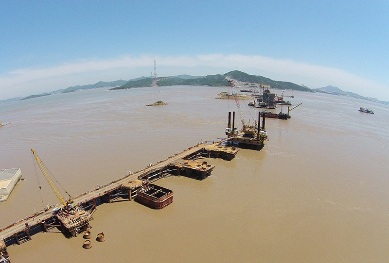 一橋飛架南北 天塹變通途