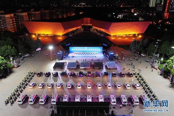 （圖文互動）（3）武漢啟動“夜間大巡控”服務(wù)疫后重振