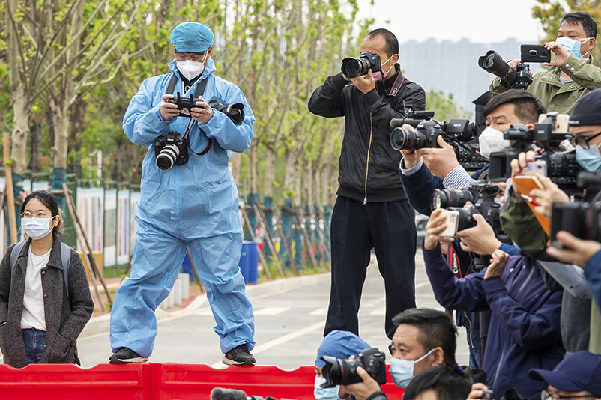 ＂在抗疫一線錘煉四力”新聞攝影學(xué)術(shù)報(bào)告會(huì)在日照舉行