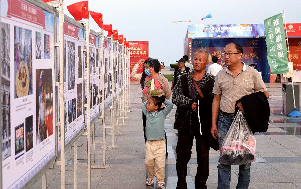 山東日照：新聞攝影周國慶假日受熱捧
