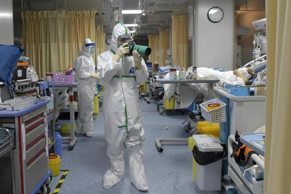 記者節(jié)|致敬奮戰(zhàn)在新聞一線的攝影記者