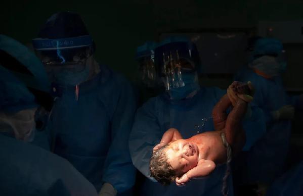 記者節(jié)|致敬奮戰(zhàn)在新聞一線的攝影記者