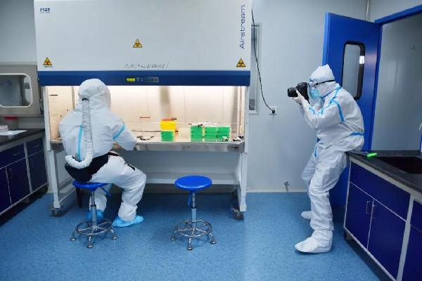 記者節(jié)|致敬奮戰(zhàn)在新聞一線的攝影記者