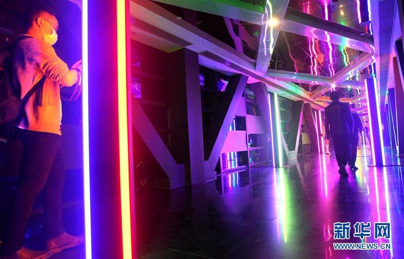 （社會）（4）“光影上?！?璀璨繽紛