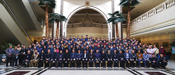 中國新聞攝影學會八屆三次理事會暨全國百家媒體聚焦北京城市副中心攝影采訪活動今天在北京通州區(qū)舉行