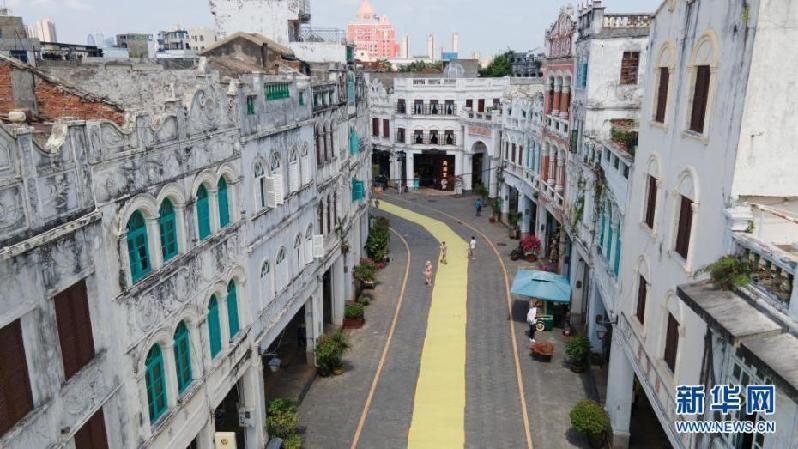 “天空之眼”瞰?？?/></p>

<p>　　這是5月5日拍攝的?？隍T樓老街（無人機照片）。</p>


<p>
</p><p>　　?？?，是國家“一帶一路”重要支點城市，也是海南自貿(mào)港建設的核心城市，這座有著旖旎自然風光的海濱城市，即將迎來首屆中國國際消費品博覽會。在“十四五”開局之年，也是海南全面深化改革開放和加快建設自由貿(mào)易港關鍵之年，讓我們跟隨“天空之眼”瞰海口，用別樣的視角，欣賞椰城之美。</p>


<p>
</p><p>　　新華社記者 張麗蕓 攝 圖片來源：新華網(wǎng)</p>
<p><!-- 分頁 --></p>
<p align=