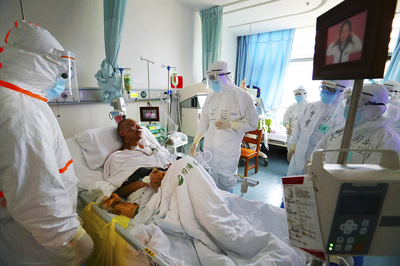 Blushing with health, doctor says thanks “黑臉醫(yī)生”艱難重生記