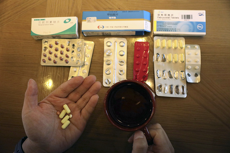 Blushing with health, doctor says thanks “黑臉醫(yī)生”艱難重生記