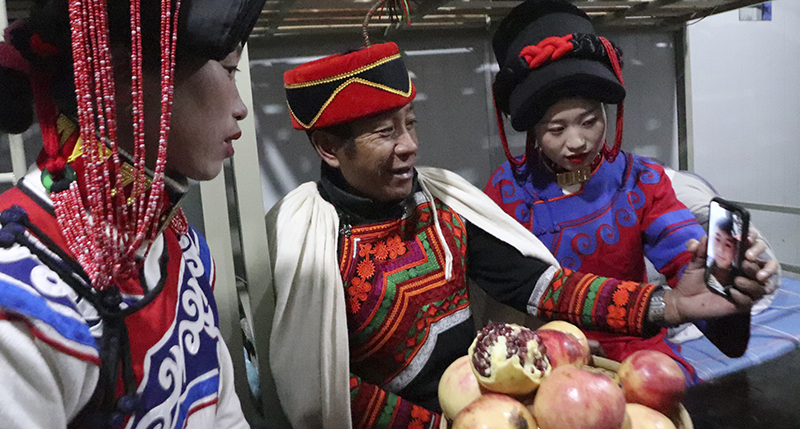 湖底隧道工地活躍著近百名來自大涼山的工友—— 穿越太湖 別樣“彝年”