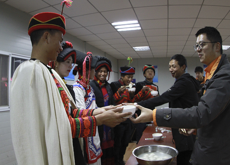 湖底隧道工地活躍著近百名來自大涼山的工友—— 穿越太湖 別樣“彝年”