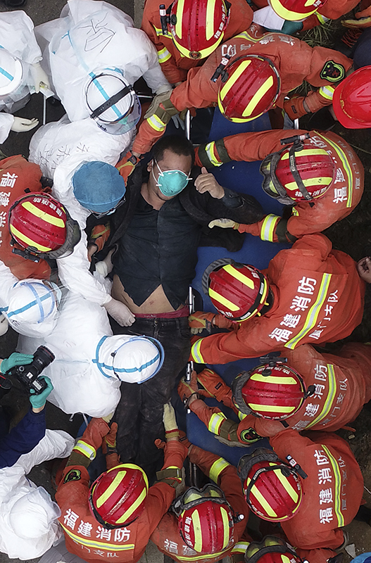 晝夜奮戰(zhàn) 搶救生命