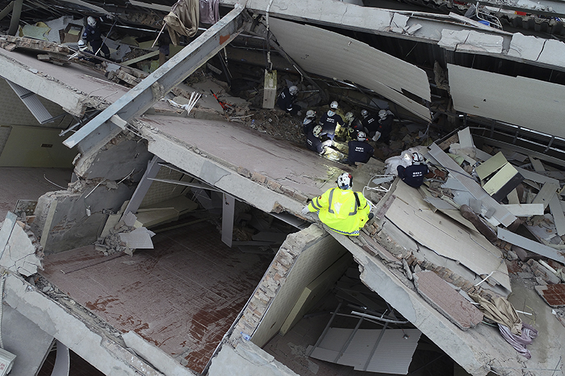 晝夜奮戰(zhàn) 搶救生命