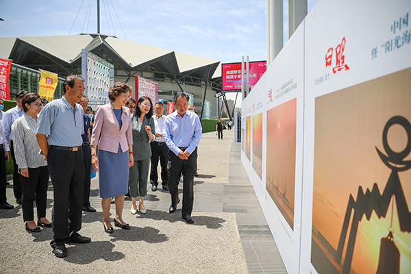 中國（日照）新聞攝影周優(yōu)秀作品全國巡展在鄭州舉行