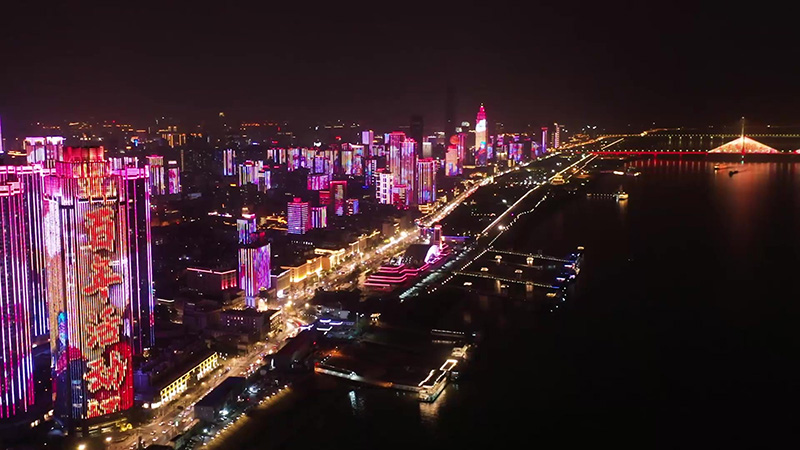 湖北武漢：無人機(jī)+燈光秀為慶祝中國(guó)共產(chǎn)黨建黨100周年?duì)I造良好氛圍【13】