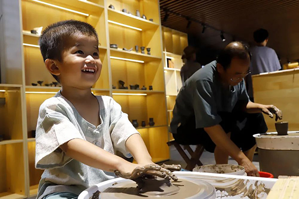 “生活在日照就是幸?！毙侣剶z影作品現(xiàn)場評選結果揭曉