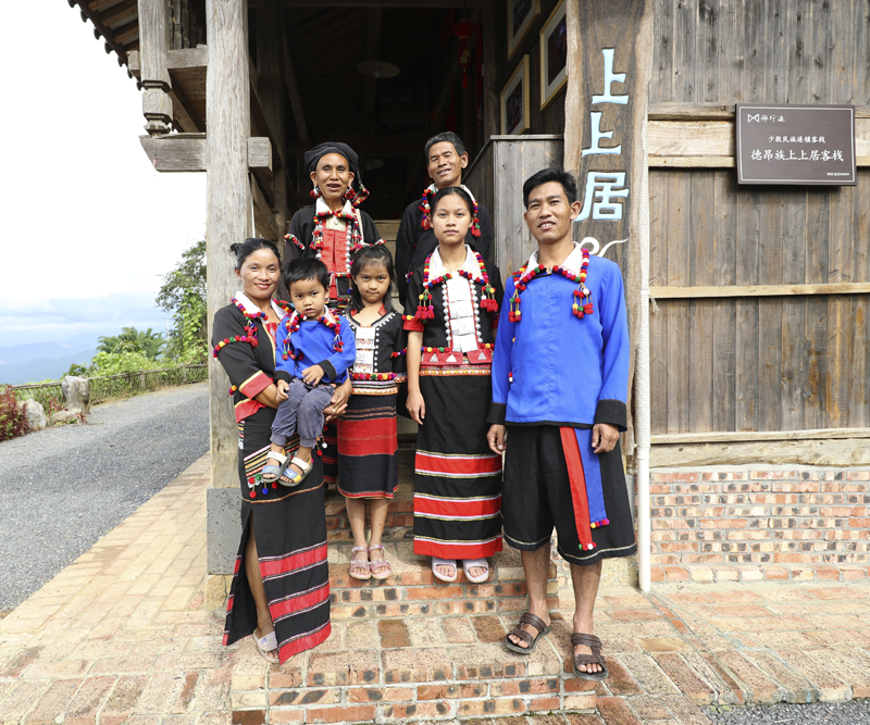 56個(gè)民族一起奔小康