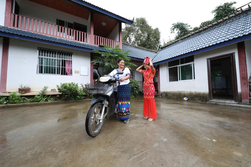 56個(gè)民族一起奔小康