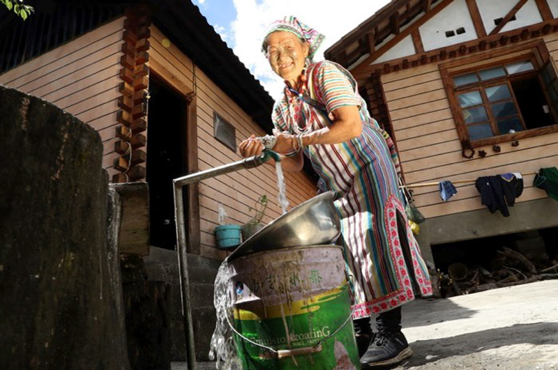 56個(gè)民族一起奔小康