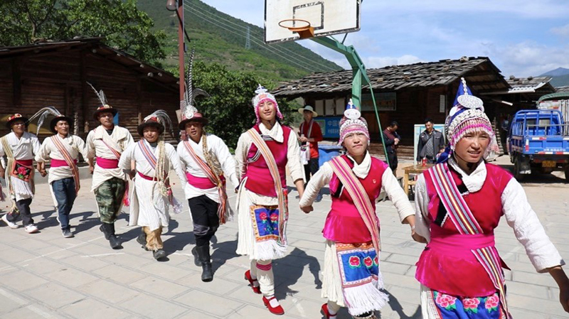 56個(gè)民族一起奔小康