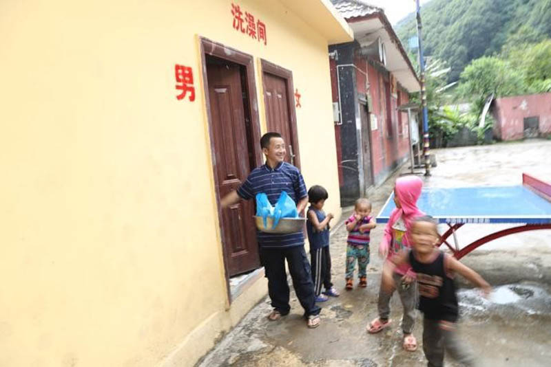 56個(gè)民族一起奔小康