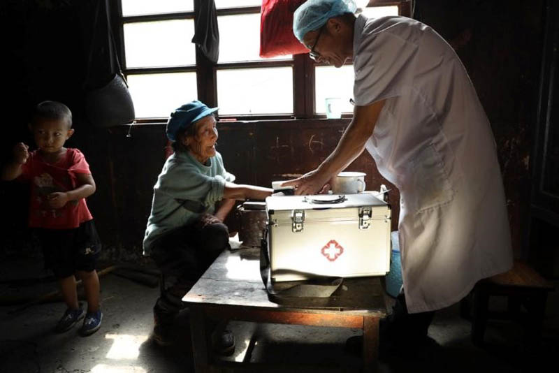 56個(gè)民族一起奔小康