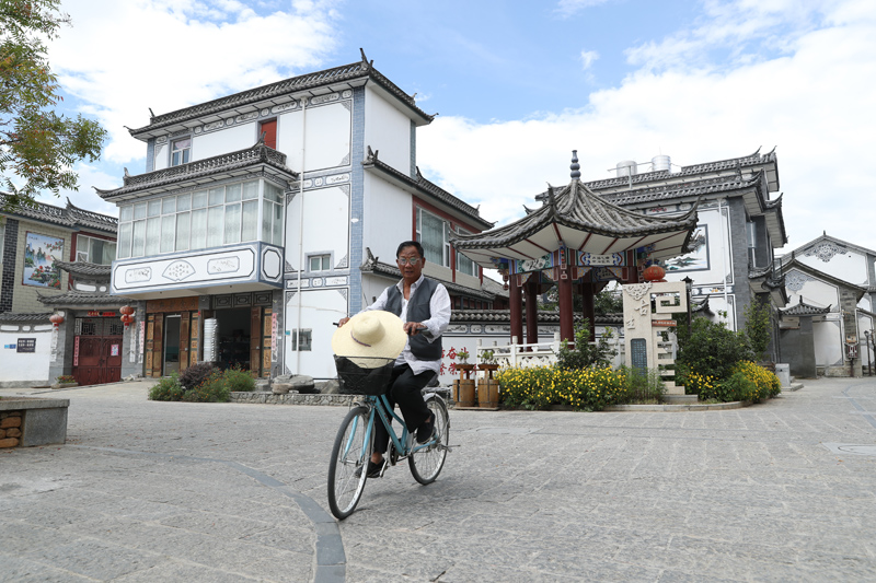 56個(gè)民族一起奔小康