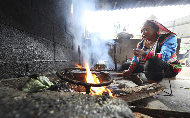 56個(gè)民族一起奔小康