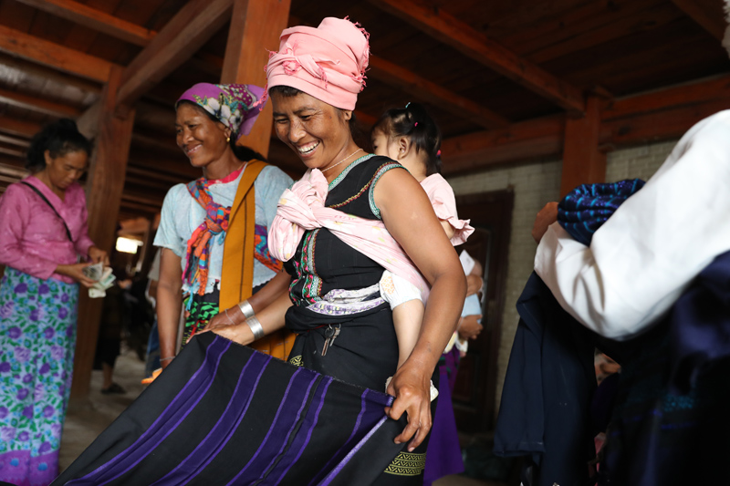 56個(gè)民族一起奔小康