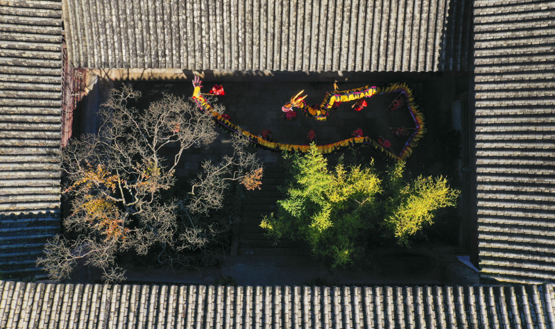 56個(gè)民族一起奔小康