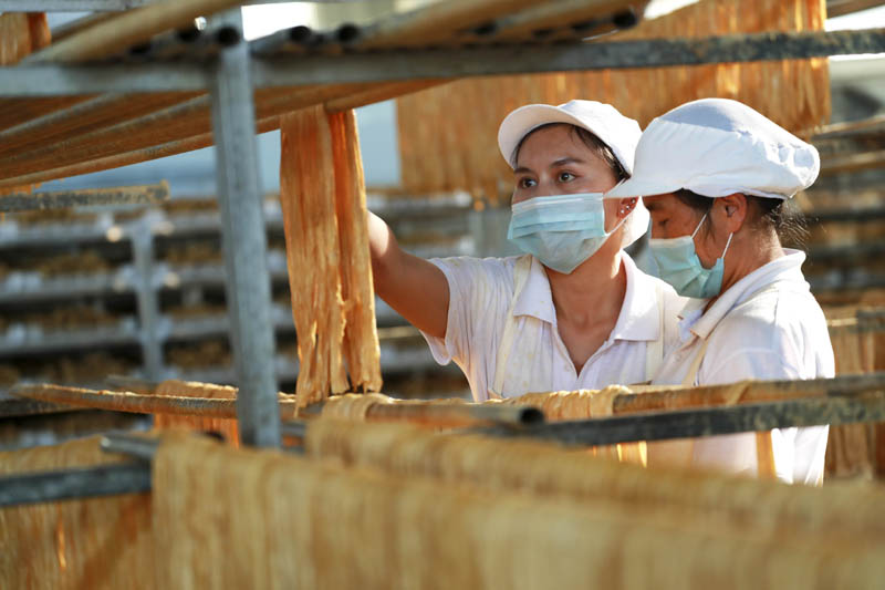 56個(gè)民族一起奔小康