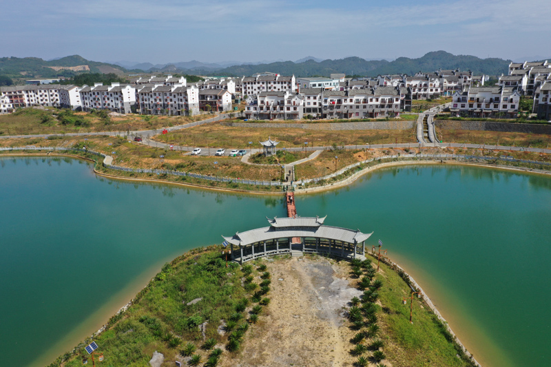 56個(gè)民族一起奔小康