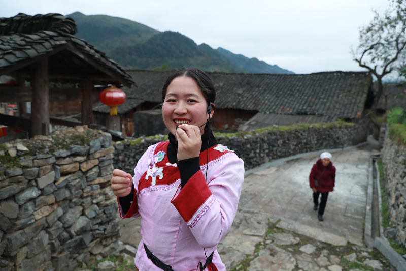 56個(gè)民族一起奔小康