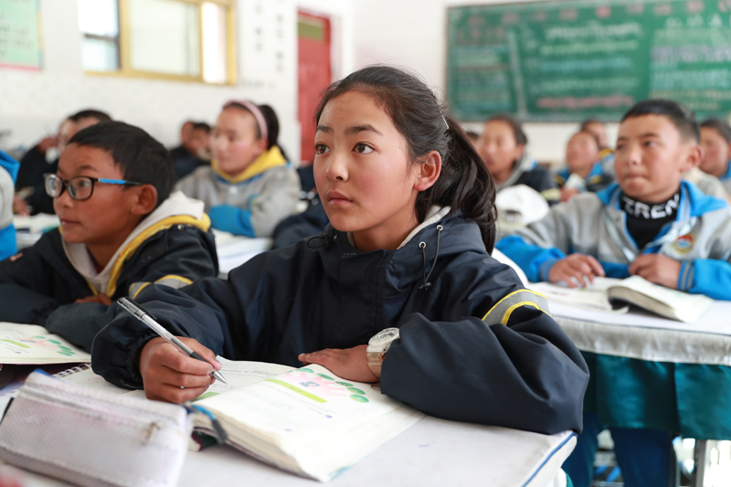 56個(gè)民族一起奔小康