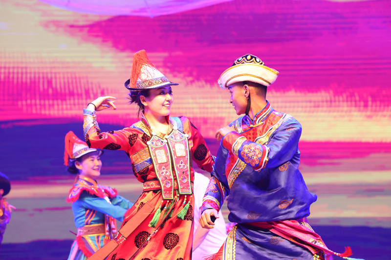 56個(gè)民族一起奔小康