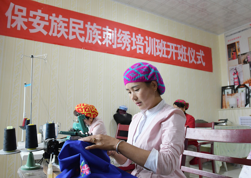 56個(gè)民族一起奔小康