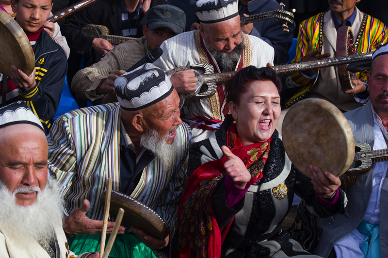 56個(gè)民族一起奔小康